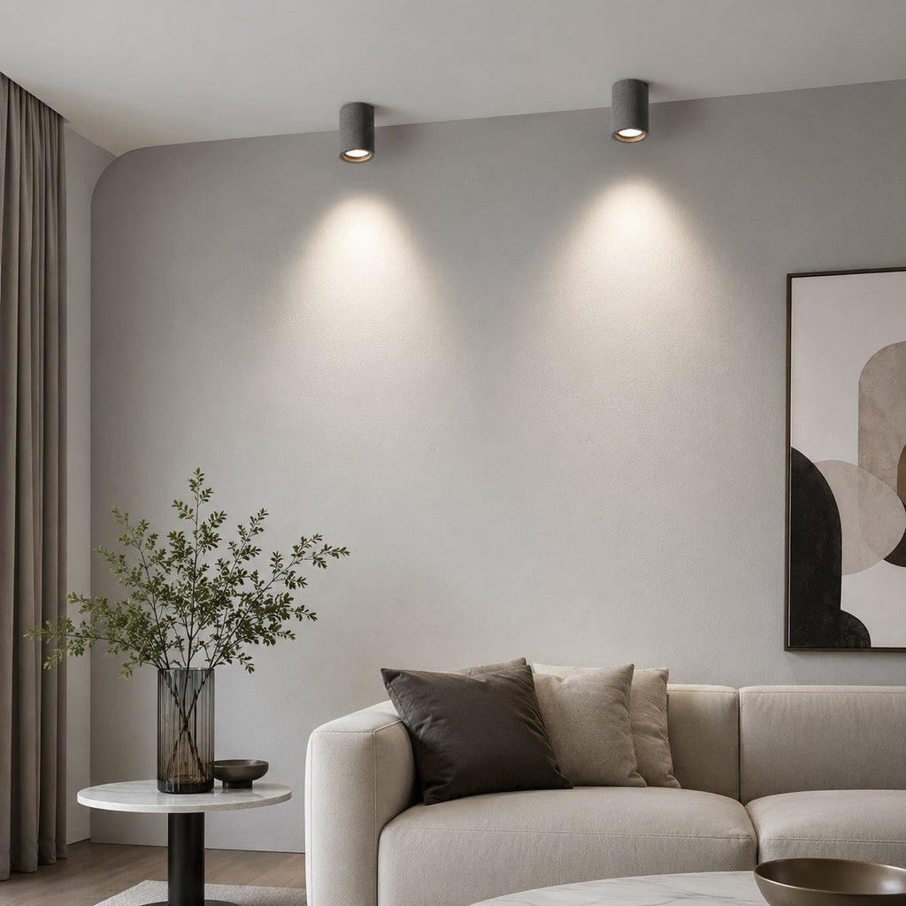 LED Deckenspot Beton rund GU10 minimalistisch – Nahaufnahme des Lichtaustritts