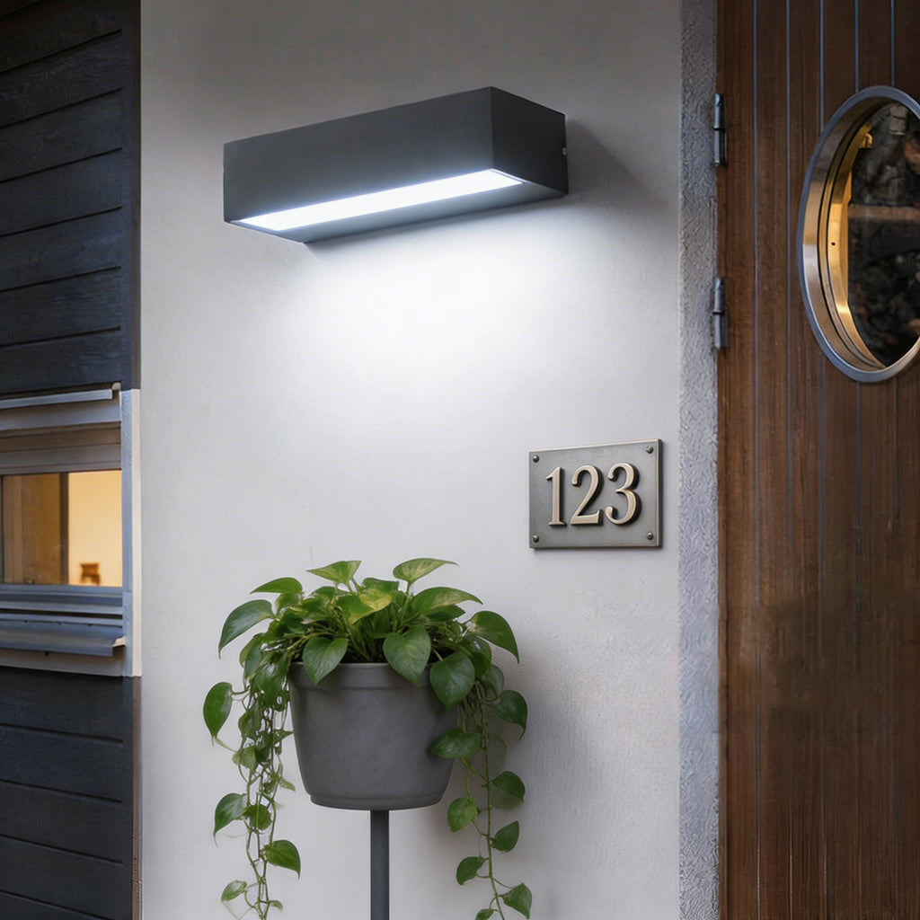 Lineare LED Außenwandleuchte Aluminium IP65 Wandfluter – Gesamtansicht im Raum