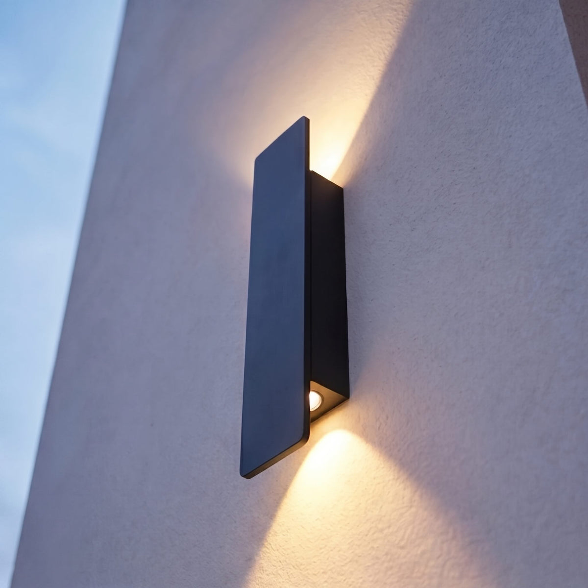 LED Außenwandleuchte Aluminium 18W IP65 modern – Nahaufnahme des Lichtaustritts