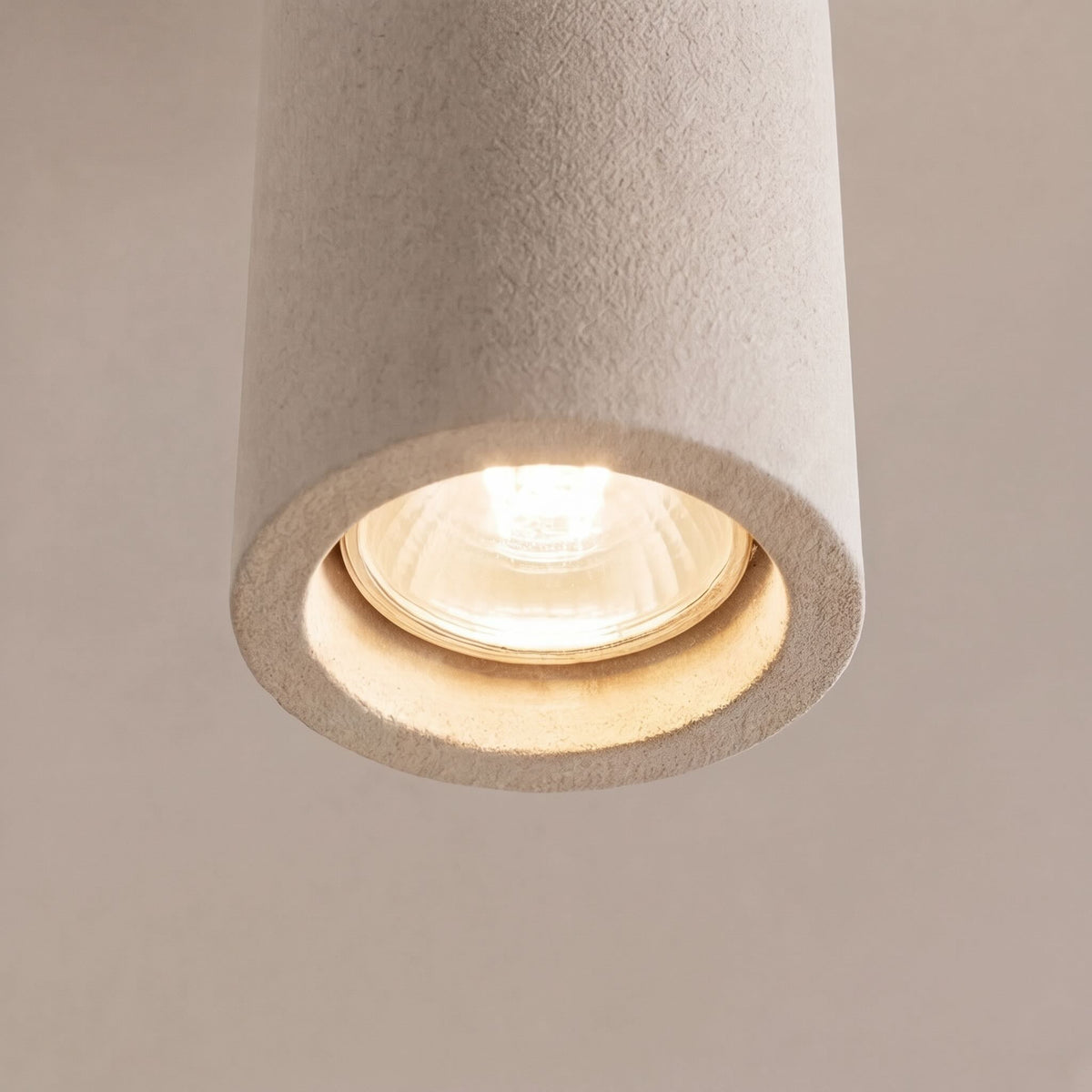 LED Deckenspot Beton rund GU10 minimalistisch – Beleuchtung im Wohnraum